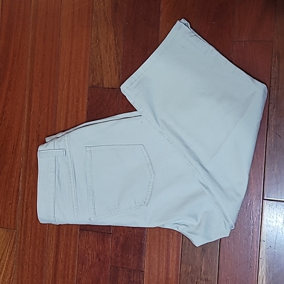 Talbots size 8 Capri jeans. - Picture 9 of 12